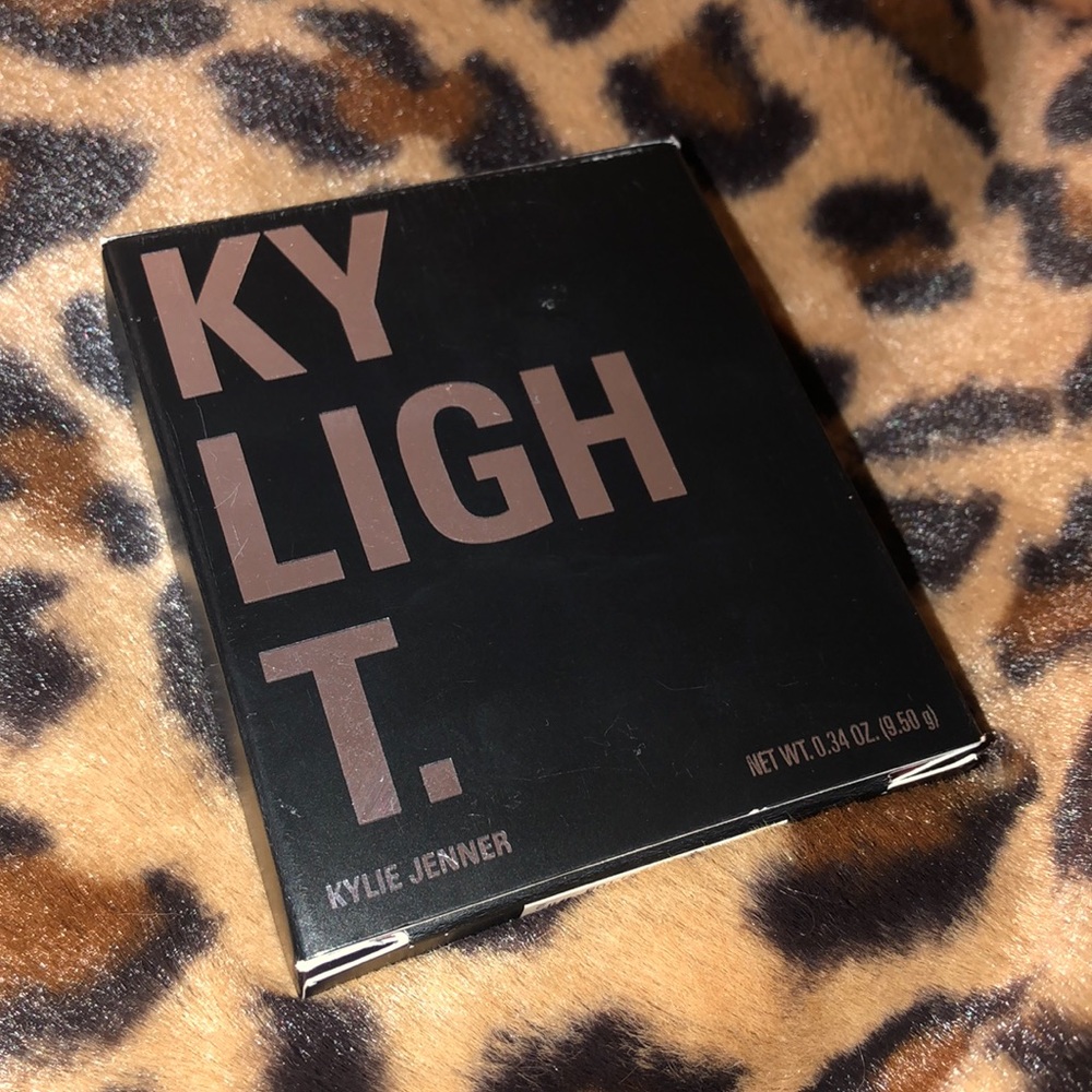 Kylie Jenner KYLIGHT.